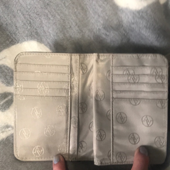 Adrienne Vittadini wallet - Picture 3 of 5